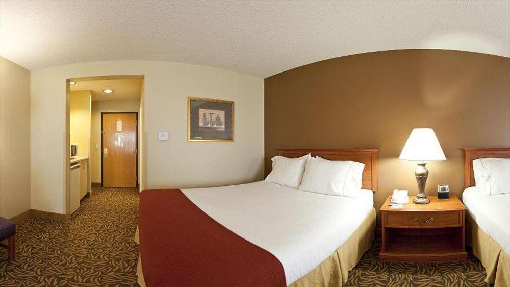 Holiday Inn Express Hotel & Suites Columbus By Ihg Экстерьер фото