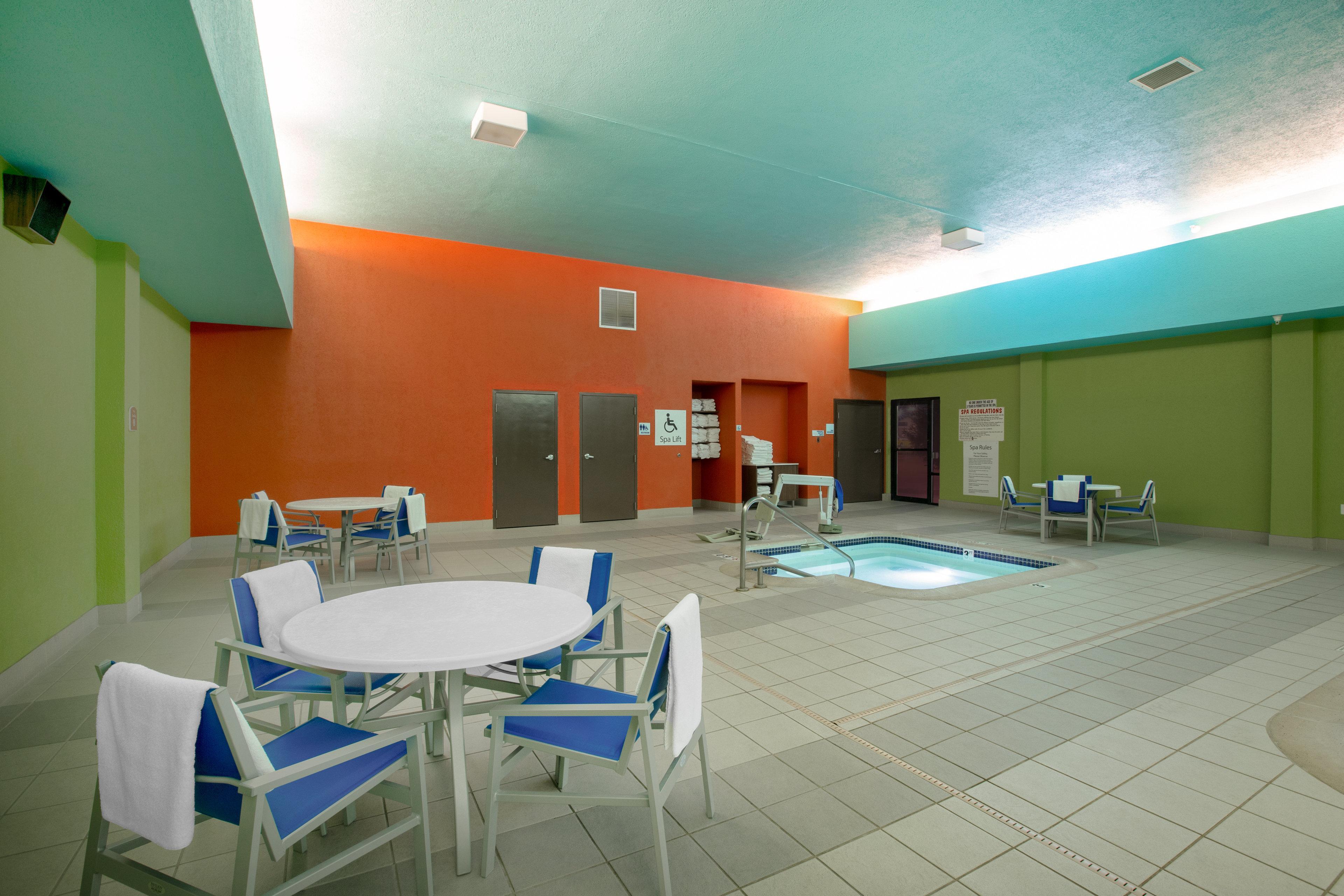 Holiday Inn Express Hotel & Suites Columbus By Ihg Экстерьер фото