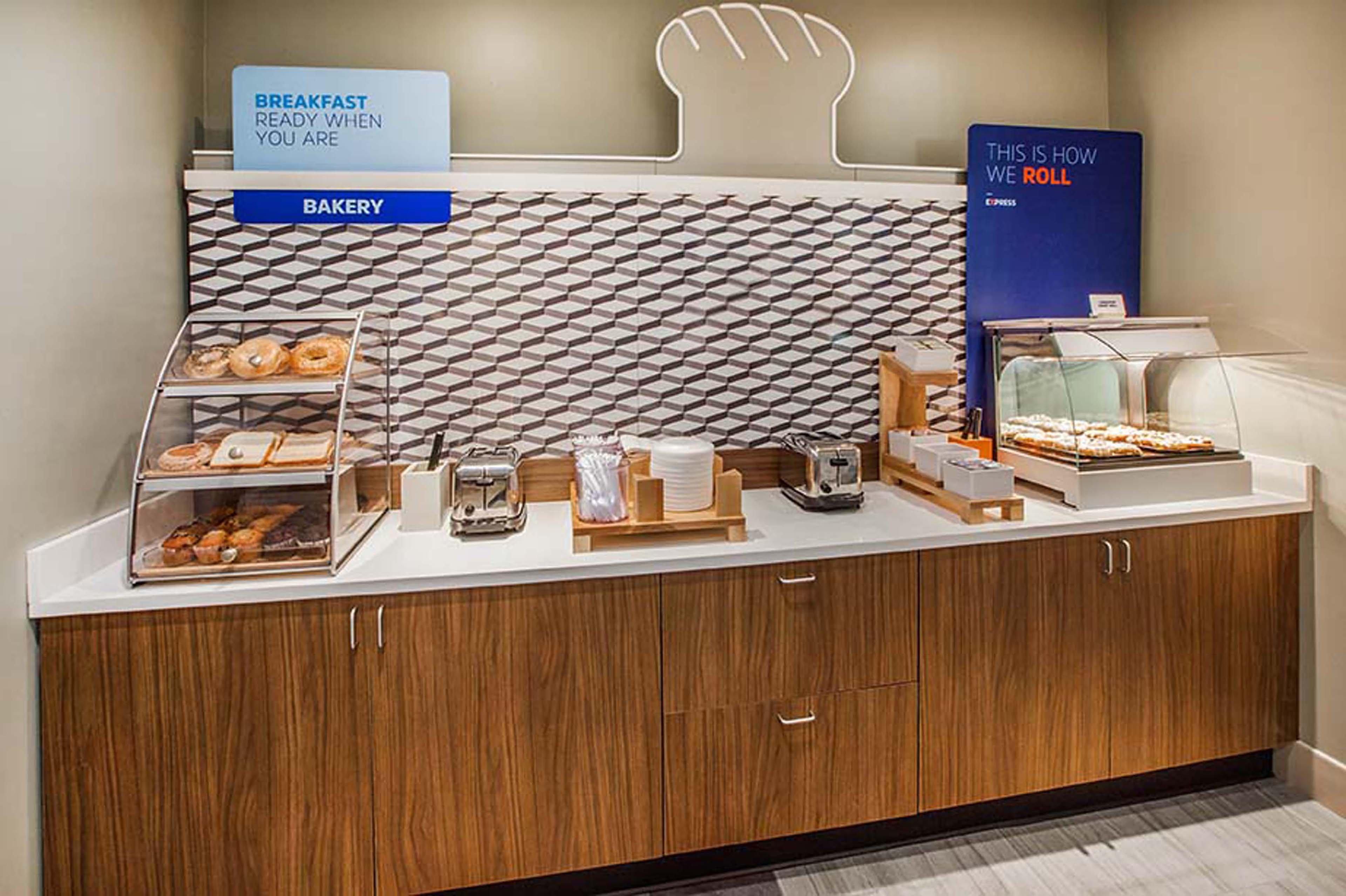 Holiday Inn Express Hotel & Suites Columbus By Ihg Экстерьер фото