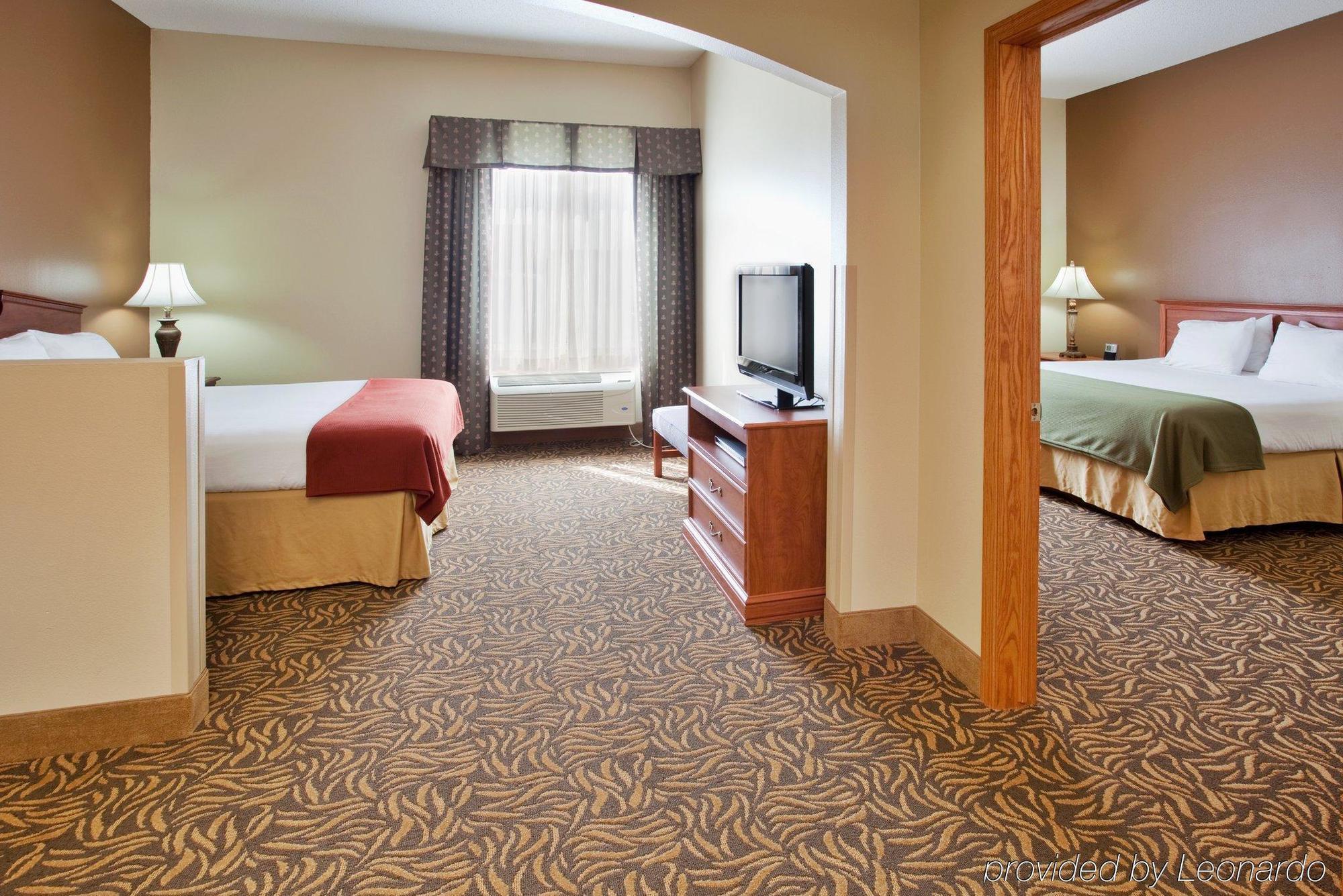 Holiday Inn Express Hotel & Suites Columbus By Ihg Экстерьер фото
