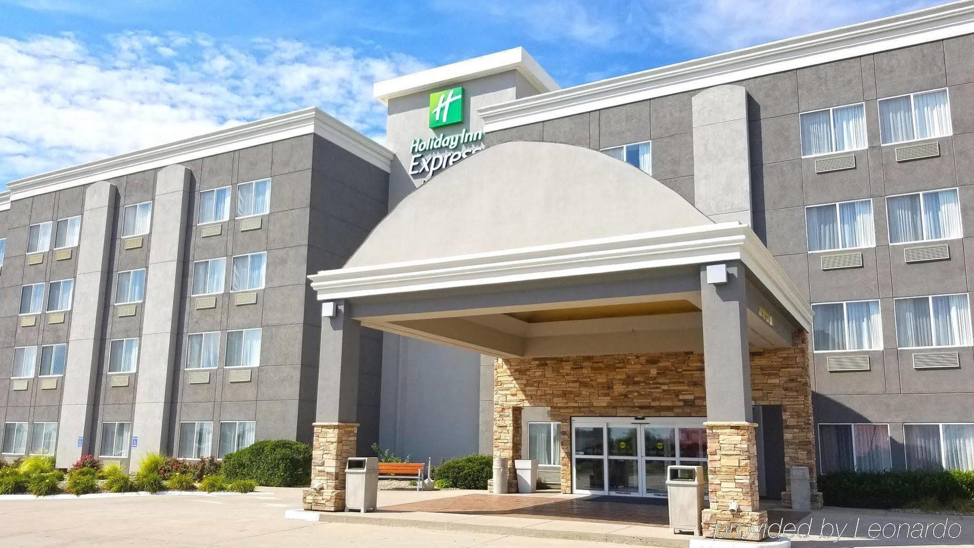 Holiday Inn Express Hotel & Suites Columbus By Ihg Экстерьер фото