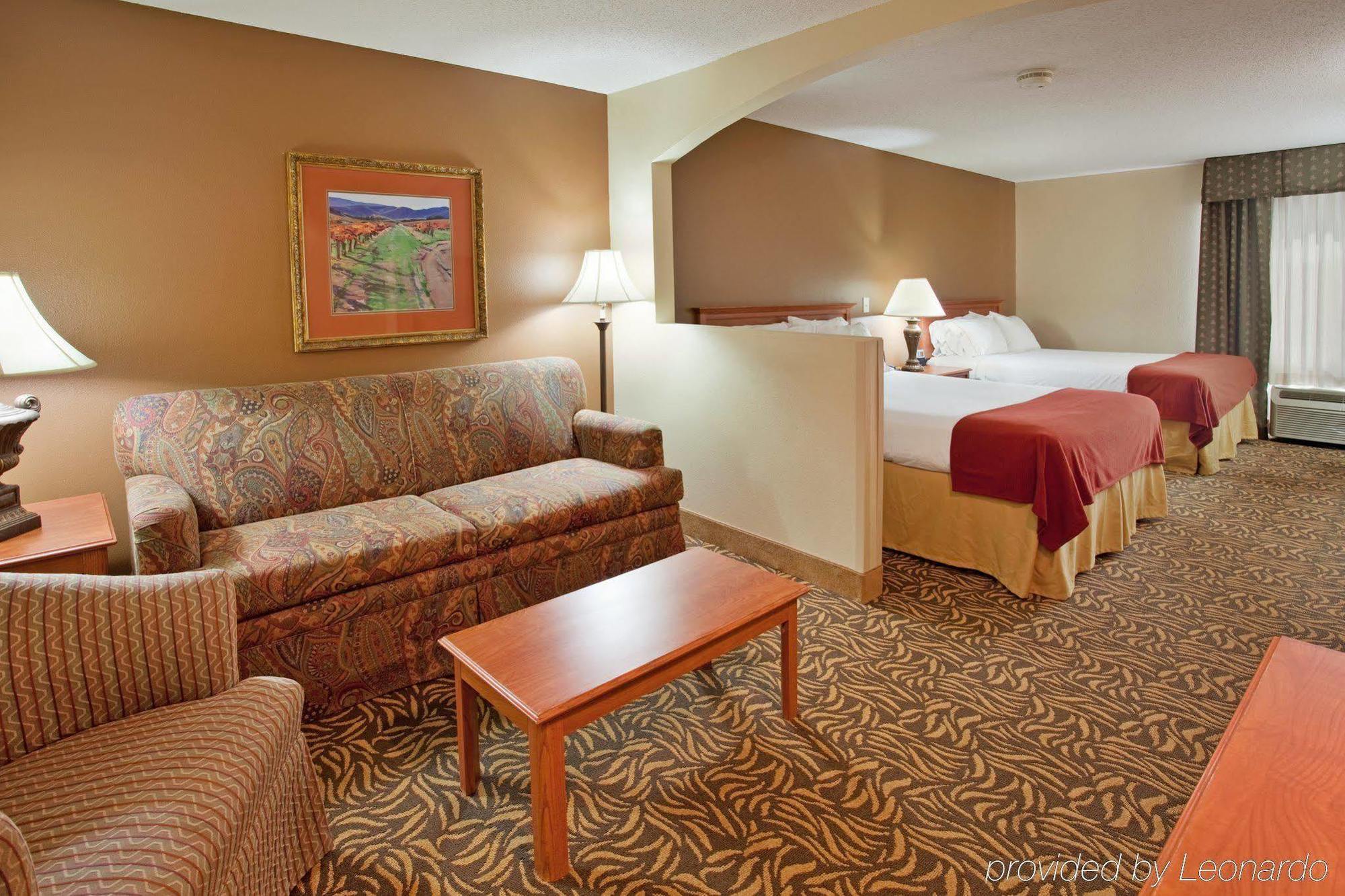 Holiday Inn Express Hotel & Suites Columbus By Ihg Экстерьер фото
