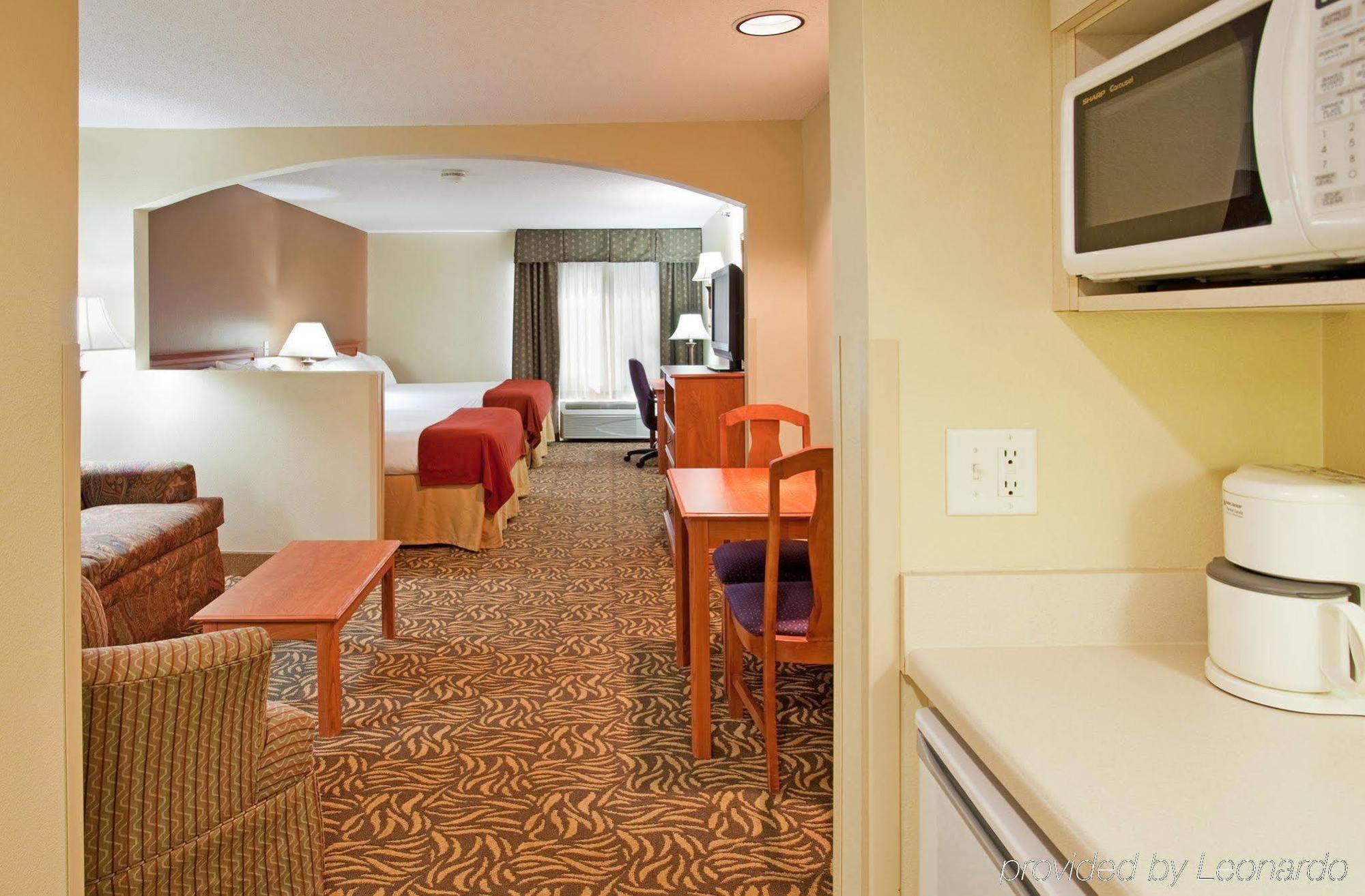 Holiday Inn Express Hotel & Suites Columbus By Ihg Экстерьер фото