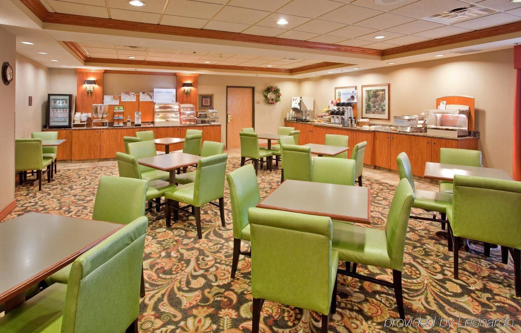 Holiday Inn Express Hotel & Suites Columbus By Ihg Экстерьер фото