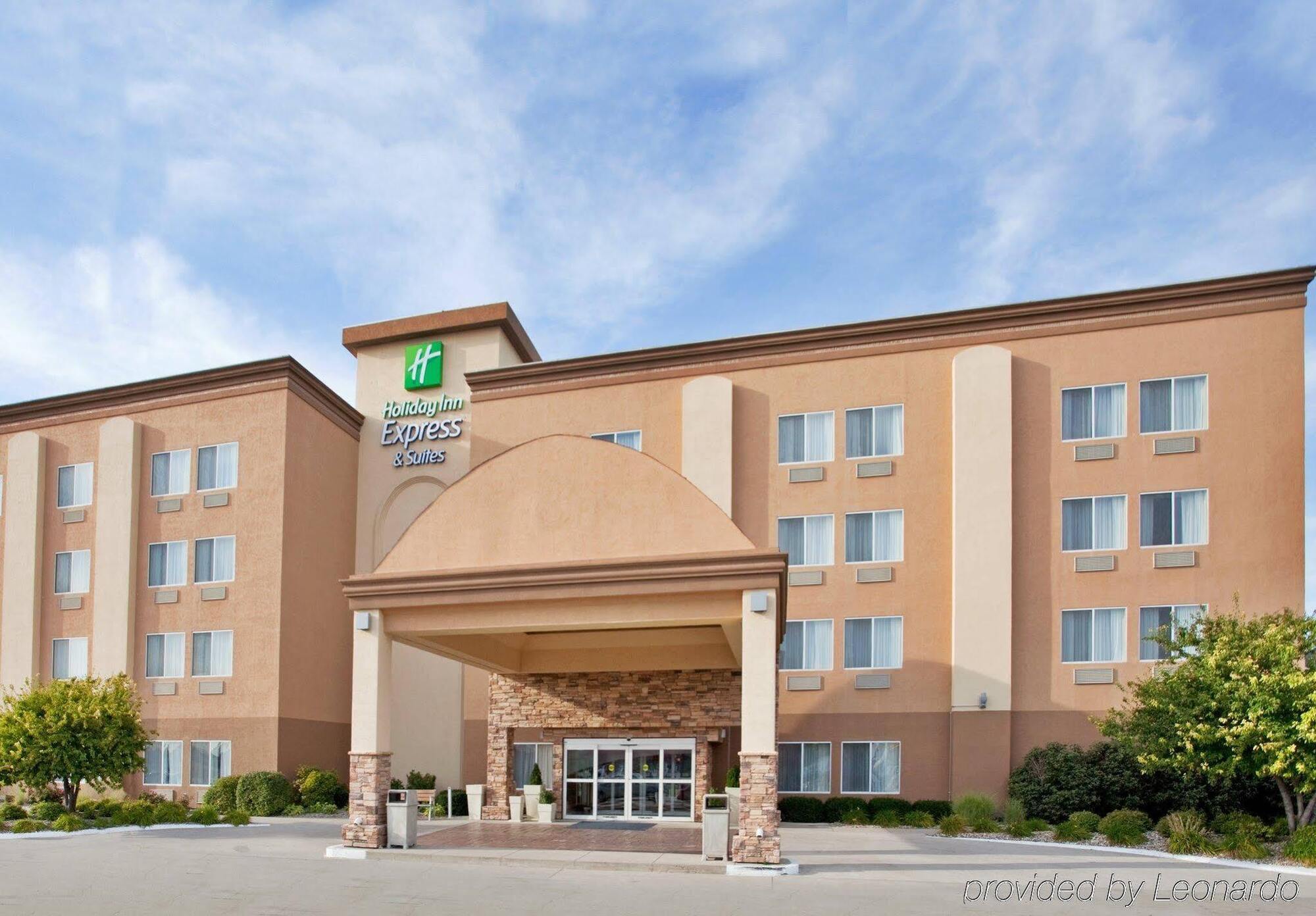 Holiday Inn Express Hotel & Suites Columbus By Ihg Экстерьер фото