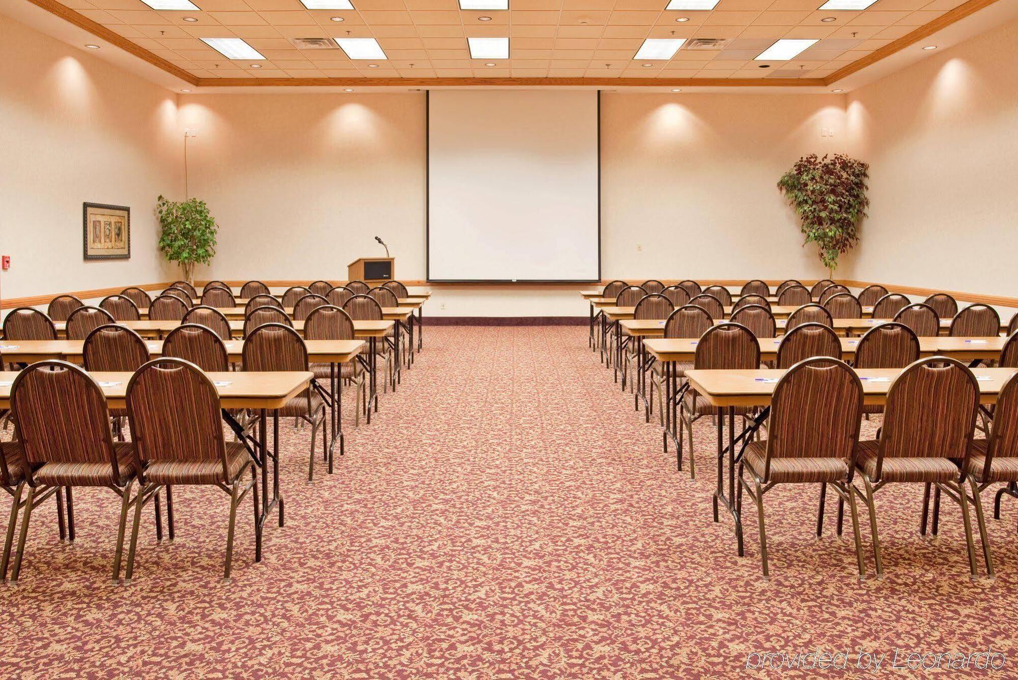 Holiday Inn Express Hotel & Suites Columbus By Ihg Экстерьер фото