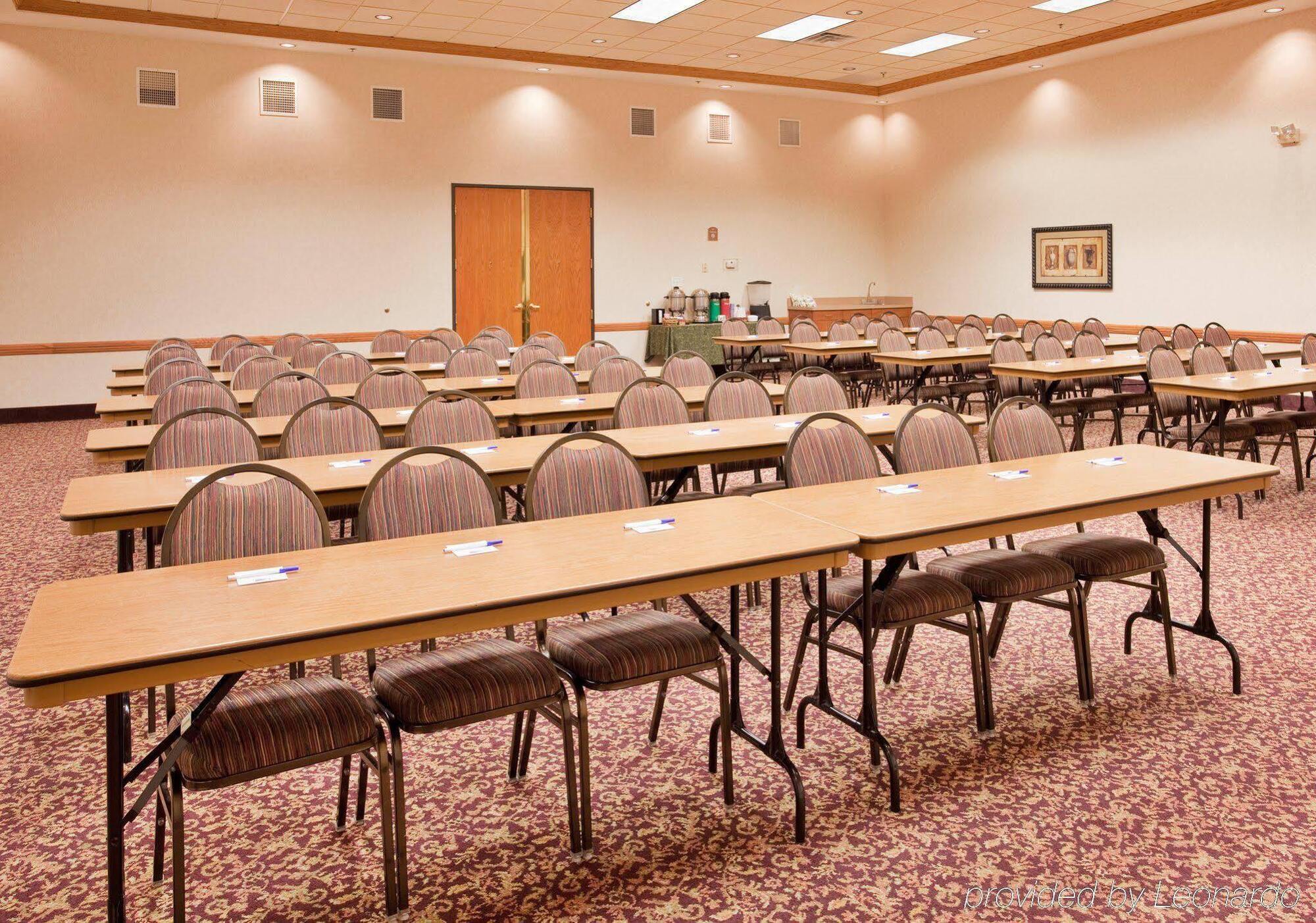 Holiday Inn Express Hotel & Suites Columbus By Ihg Экстерьер фото